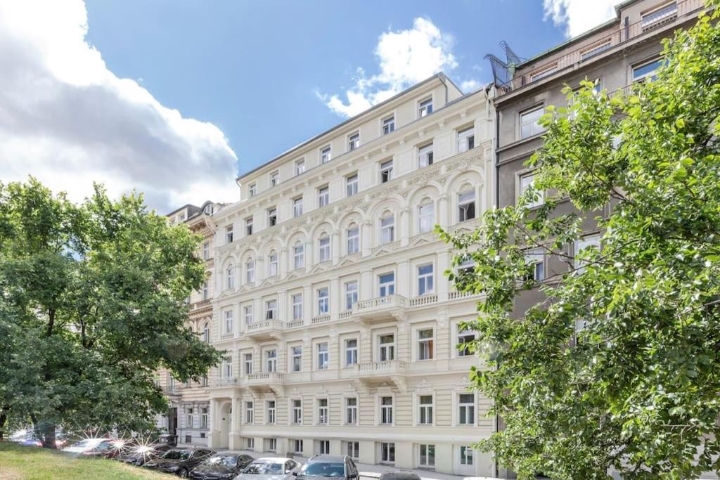 New In 1 * Praha
